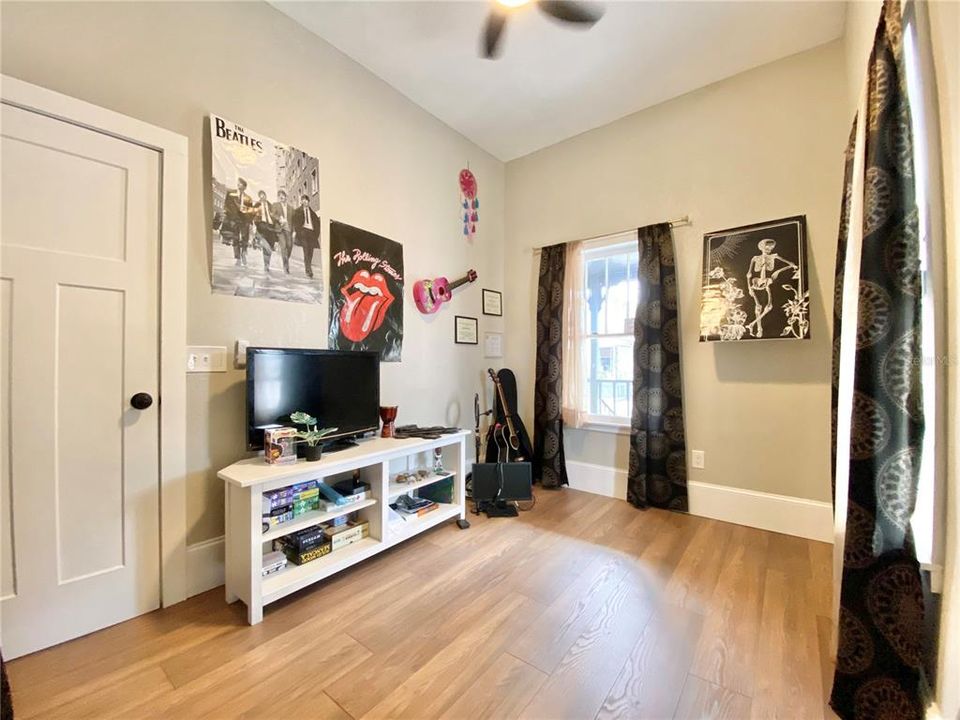 For Rent: $3,000 (4 beds, 2 baths, 1412 Square Feet)