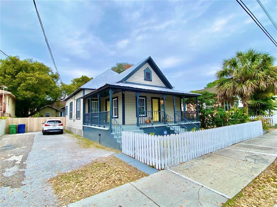 For Rent: $3,000 (4 beds, 2 baths, 1412 Square Feet)