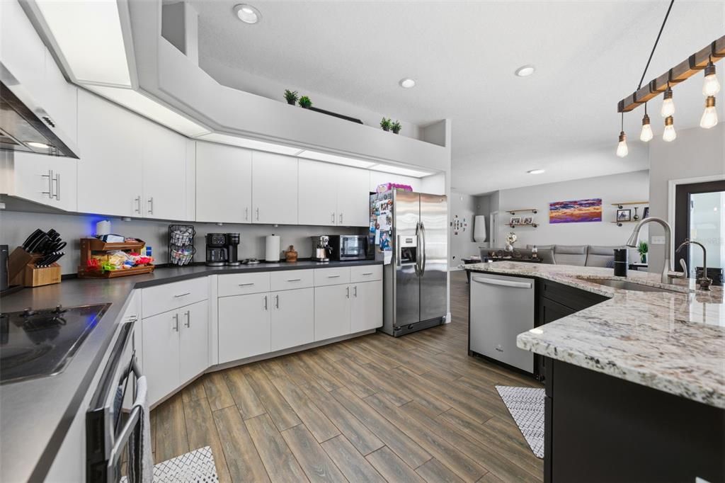 En Venta: $619,900 (3 camas, 2 baños, 2423 Pies cuadrados)