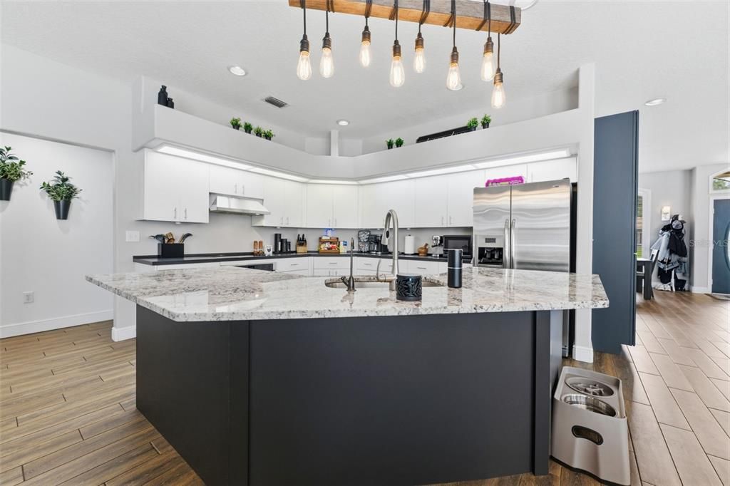 En Venta: $619,900 (3 camas, 2 baños, 2423 Pies cuadrados)