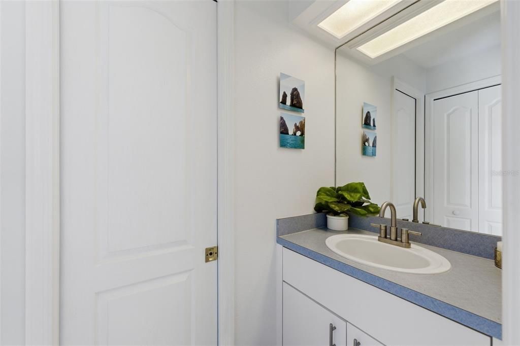 En Venta: $619,900 (3 camas, 2 baños, 2423 Pies cuadrados)