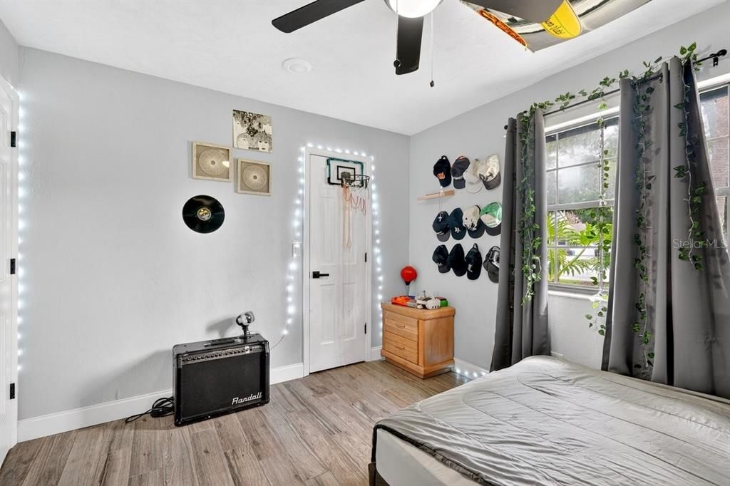 For Sale: $450,000 (5 beds, 2 baths, 2248 Square Feet)