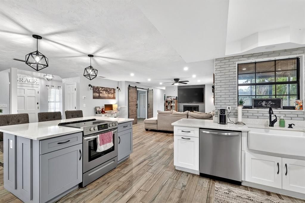 For Sale: $450,000 (5 beds, 2 baths, 2248 Square Feet)