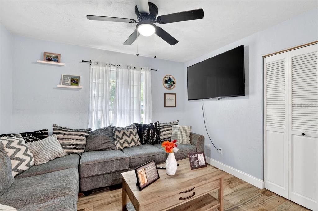 For Sale: $450,000 (5 beds, 2 baths, 2248 Square Feet)
