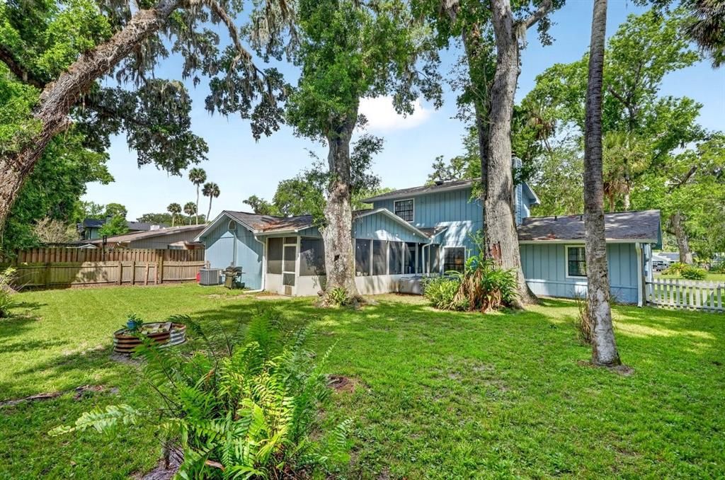 For Sale: $450,000 (5 beds, 2 baths, 2248 Square Feet)