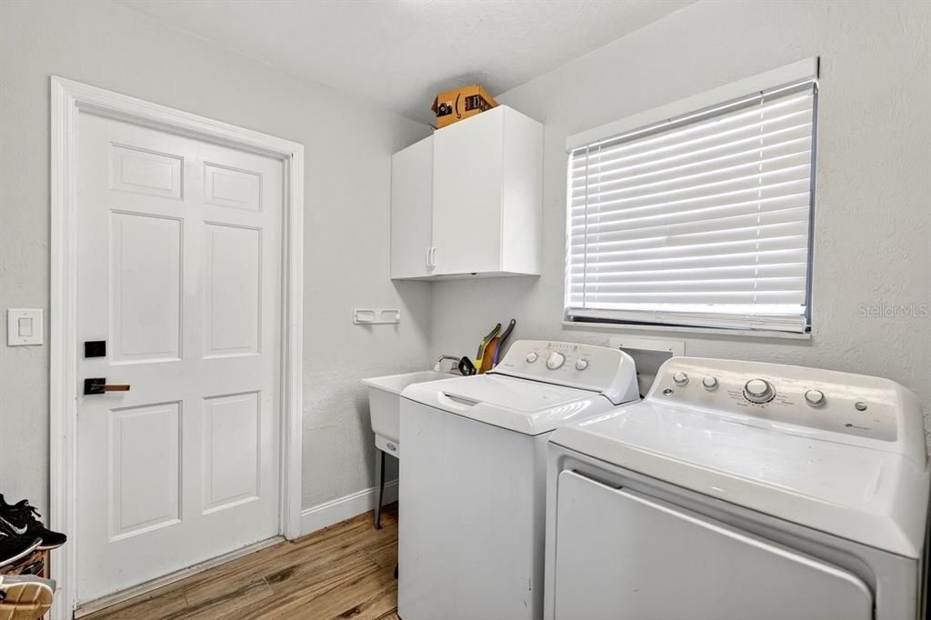 For Sale: $450,000 (5 beds, 2 baths, 2248 Square Feet)