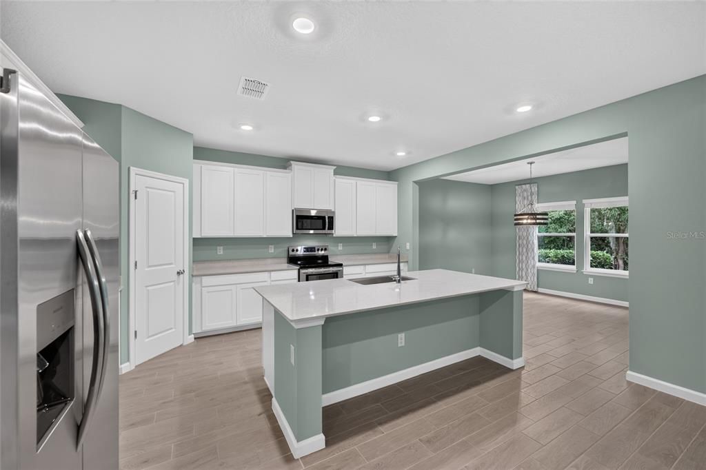 For Sale: $375,000 (4 beds, 3 baths, 2692 Square Feet)