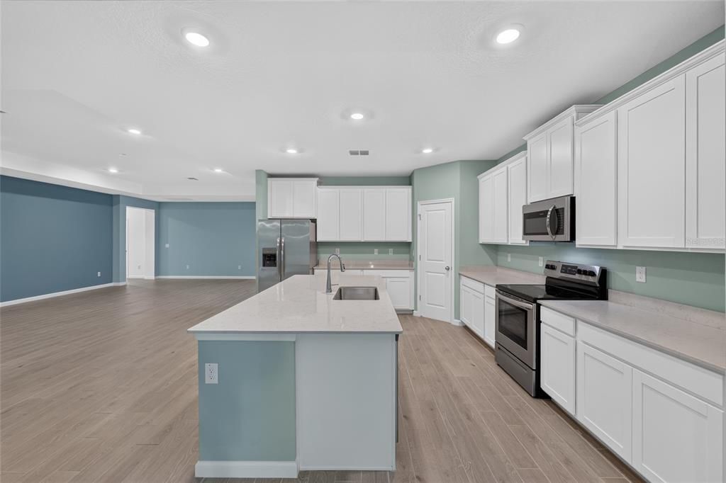 For Sale: $375,000 (4 beds, 3 baths, 2692 Square Feet)