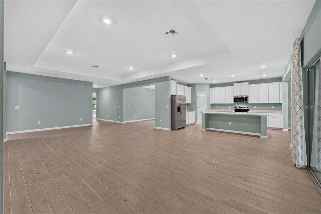 For Sale: $375,000 (4 beds, 3 baths, 2692 Square Feet)