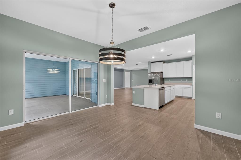 For Sale: $375,000 (4 beds, 3 baths, 2692 Square Feet)