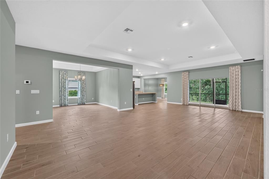For Sale: $375,000 (4 beds, 3 baths, 2692 Square Feet)