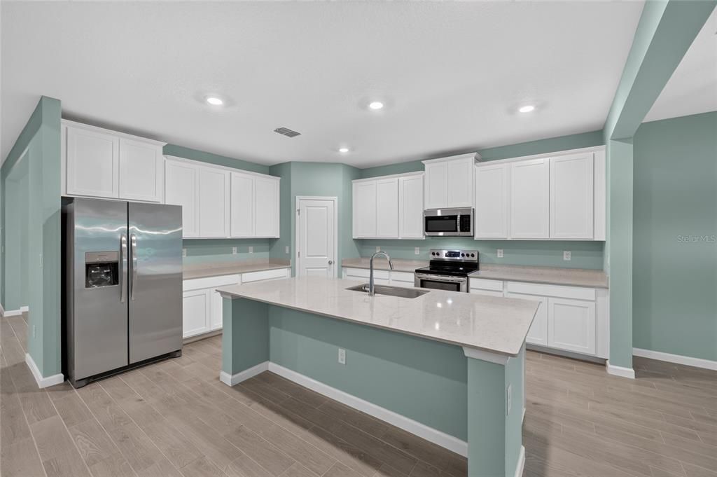 For Sale: $375,000 (4 beds, 3 baths, 2692 Square Feet)