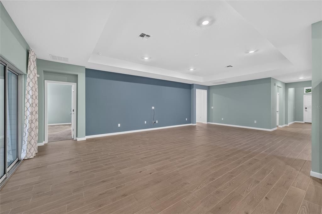 For Sale: $375,000 (4 beds, 3 baths, 2692 Square Feet)