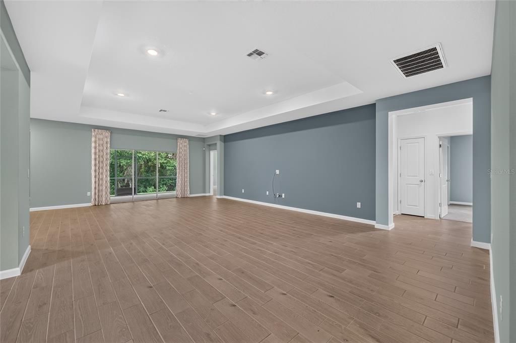 For Sale: $375,000 (4 beds, 3 baths, 2692 Square Feet)