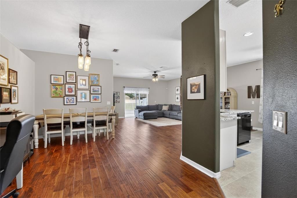 For Sale: $365,000 (3 beds, 2 baths, 1530 Square Feet)