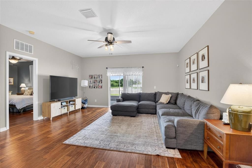 For Sale: $365,000 (3 beds, 2 baths, 1530 Square Feet)
