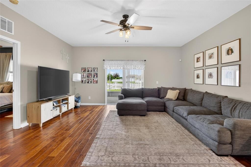 For Sale: $365,000 (3 beds, 2 baths, 1530 Square Feet)