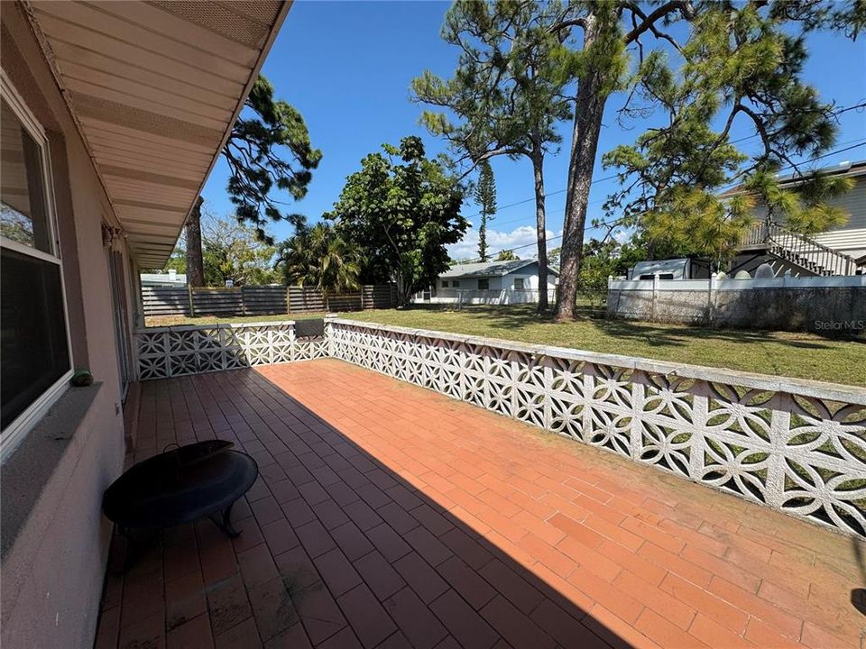 For Sale: $385,000 (3 beds, 2 baths, 1998 Square Feet)