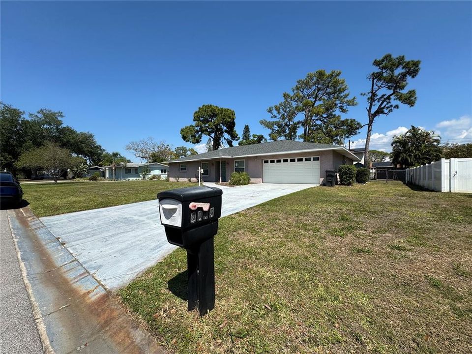 For Sale: $385,000 (3 beds, 2 baths, 1998 Square Feet)