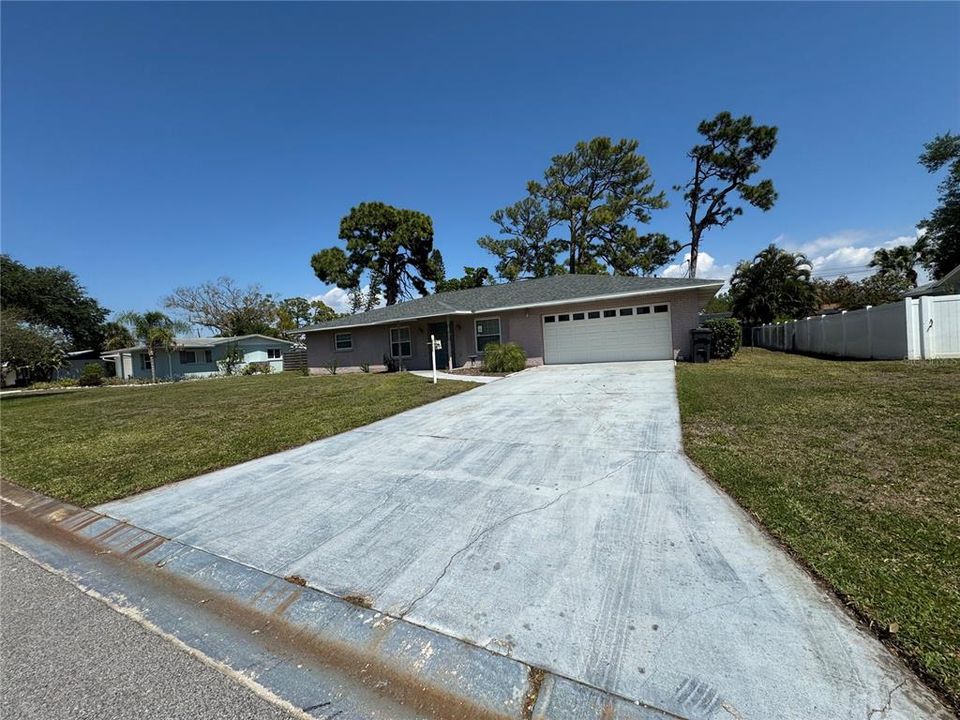 For Sale: $385,000 (3 beds, 2 baths, 1998 Square Feet)
