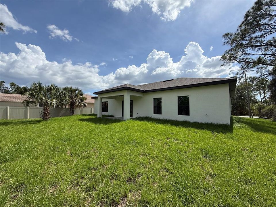 For Rent: $2,050 (3 beds, 2 baths, 1706 Square Feet)