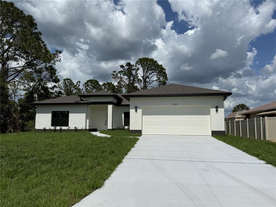 For Rent: $2,050 (3 beds, 2 baths, 1706 Square Feet)