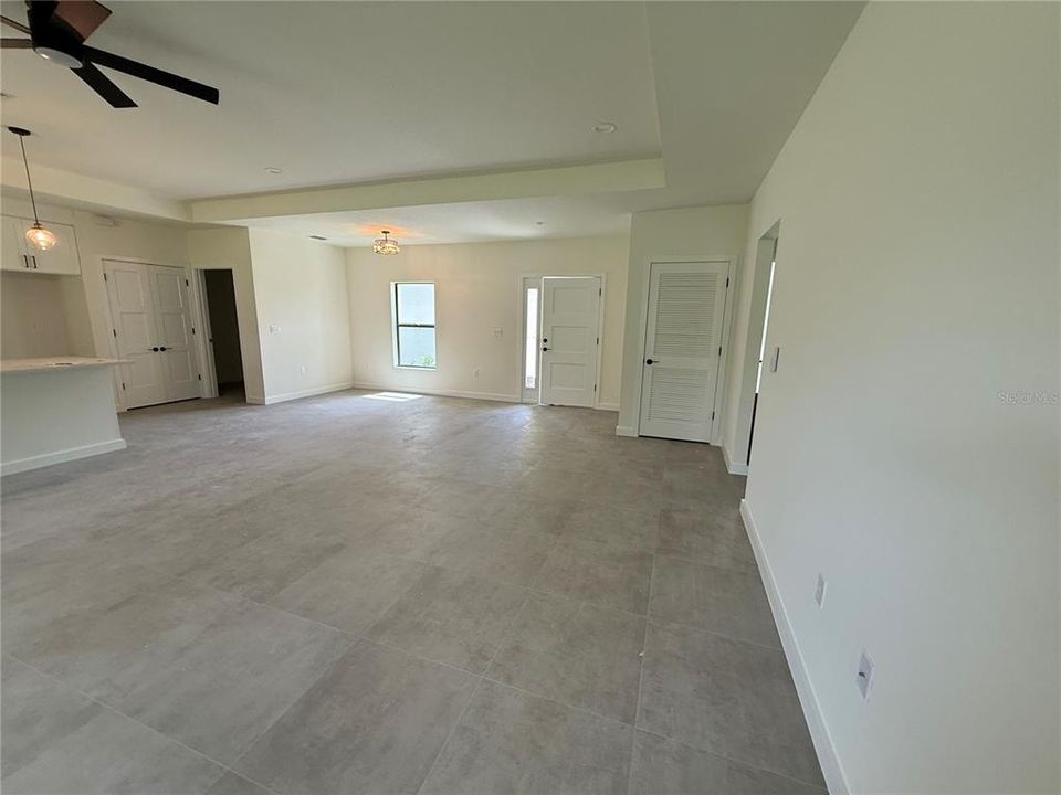 For Rent: $2,050 (3 beds, 2 baths, 1706 Square Feet)
