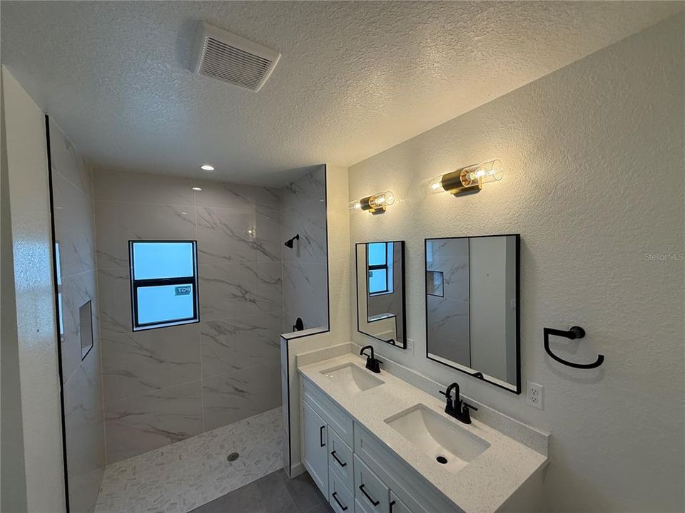 For Rent: $2,050 (3 beds, 2 baths, 1706 Square Feet)