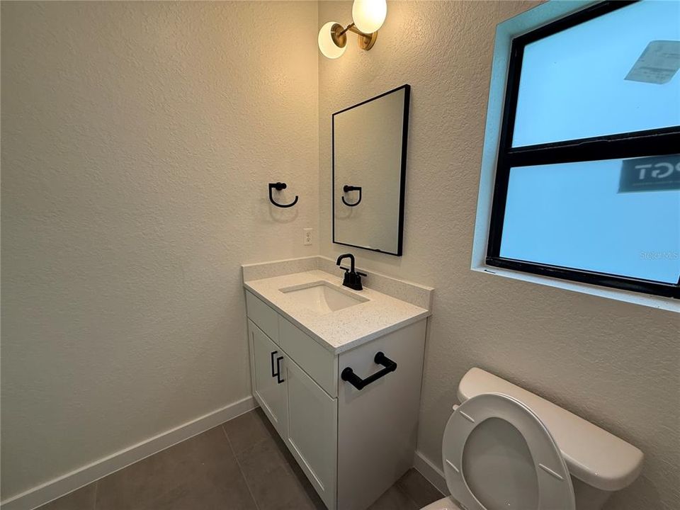 For Rent: $2,050 (3 beds, 2 baths, 1706 Square Feet)