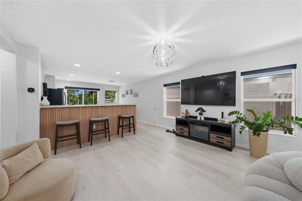En Venta: $330,000 (3 camas, 2 baños, 1355 Pies cuadrados)