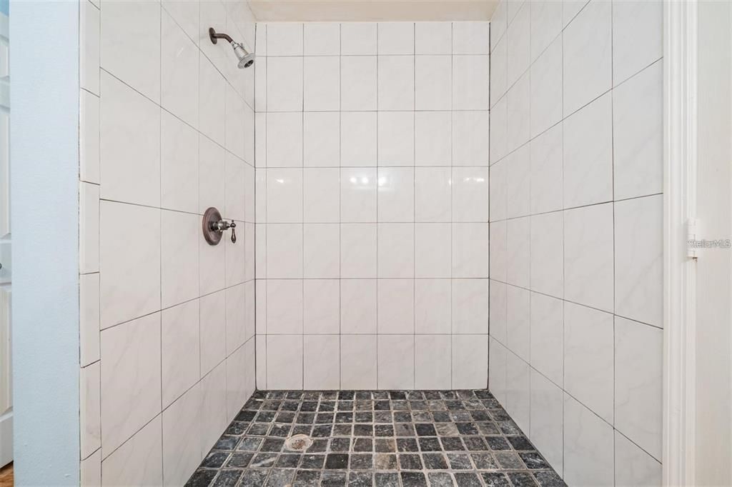 В аренду: $1,900 (2 спален, 2 ванн, 1373 Квадратных фут)