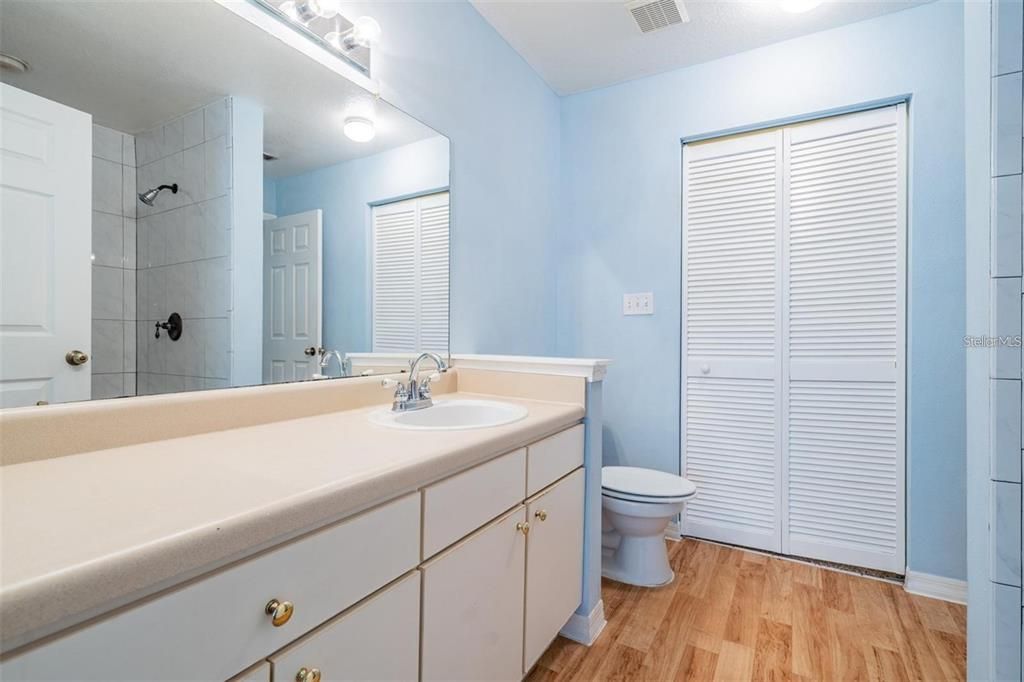 В аренду: $1,900 (2 спален, 2 ванн, 1373 Квадратных фут)