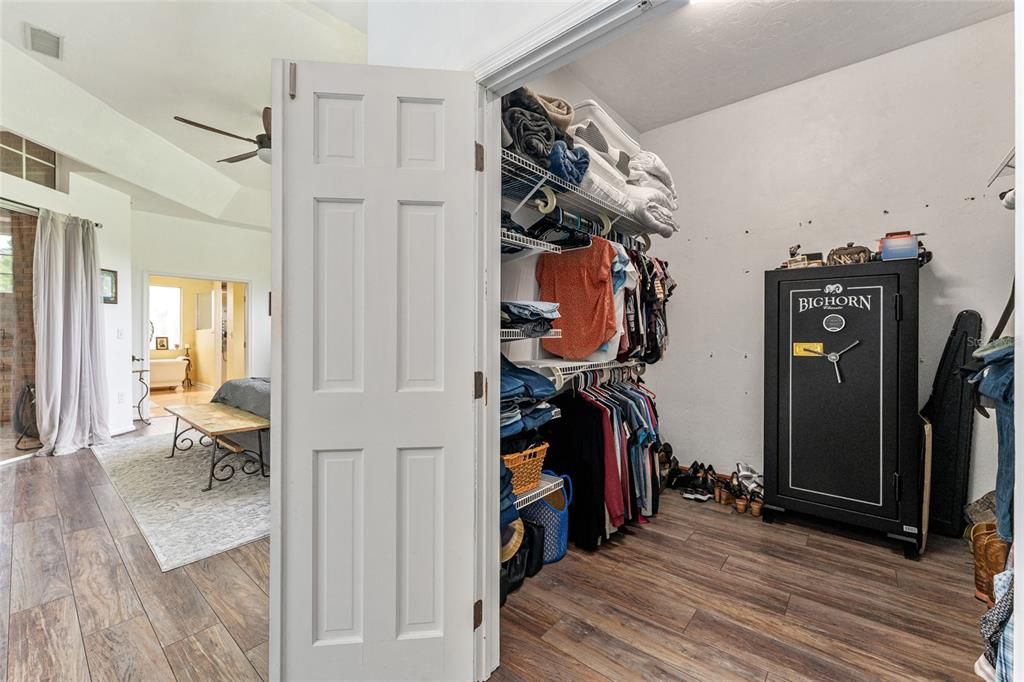 For Sale: $1,600,000 (4 beds, 3 baths, 3296 Square Feet)