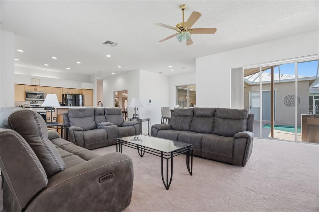 For Sale: $850,000 (3 beds, 3 baths, 3214 Square Feet)