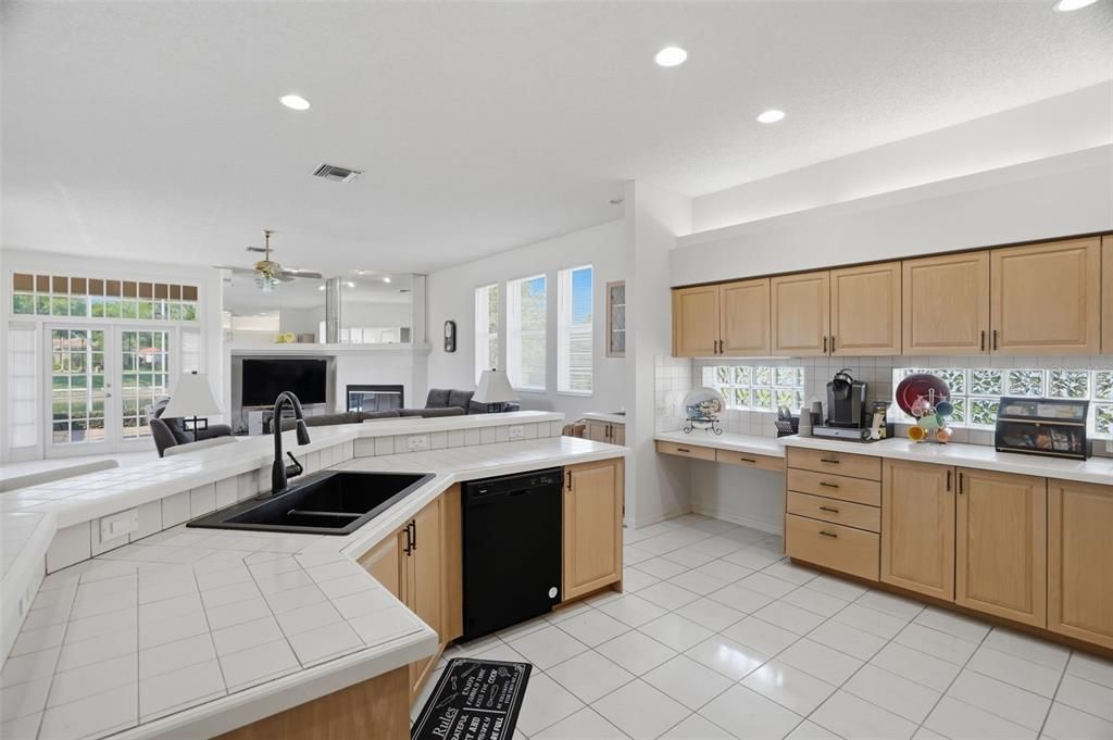 For Sale: $850,000 (3 beds, 3 baths, 3214 Square Feet)