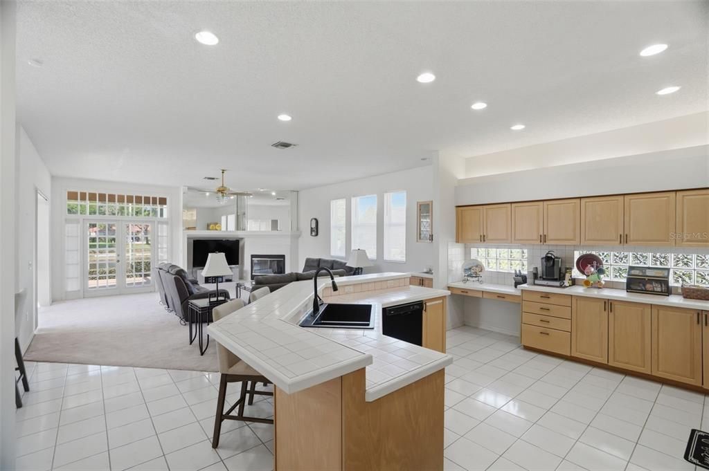 For Sale: $850,000 (3 beds, 3 baths, 3214 Square Feet)