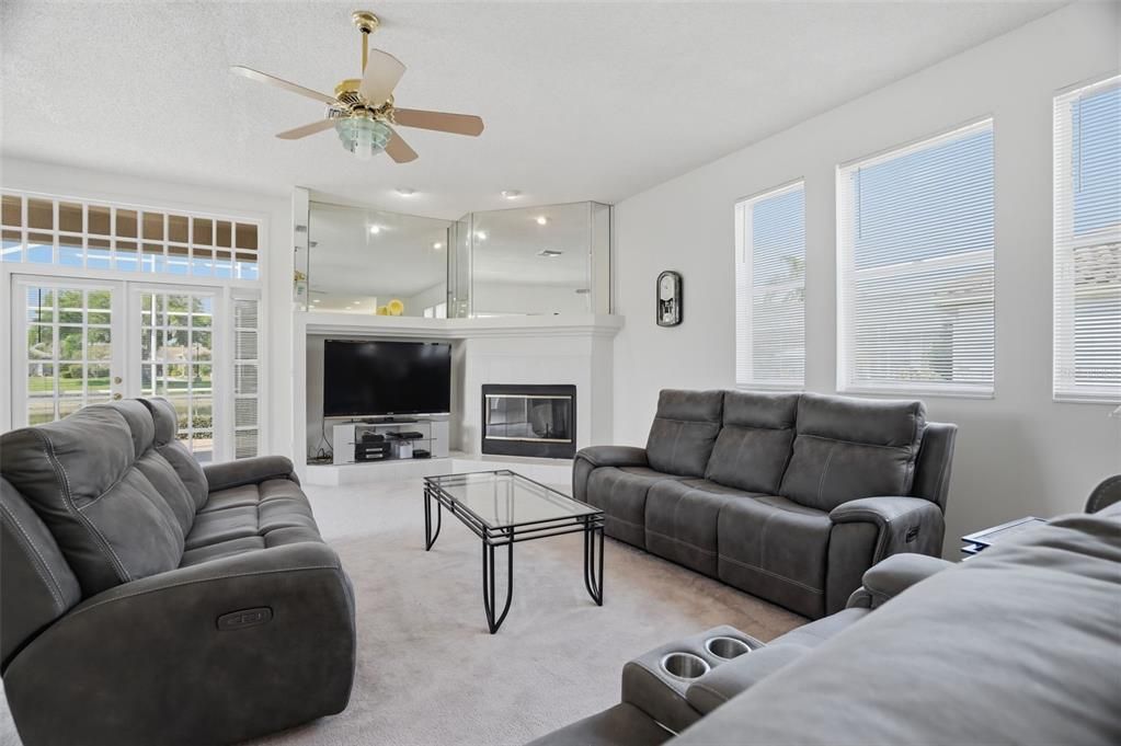 For Sale: $850,000 (3 beds, 3 baths, 3214 Square Feet)