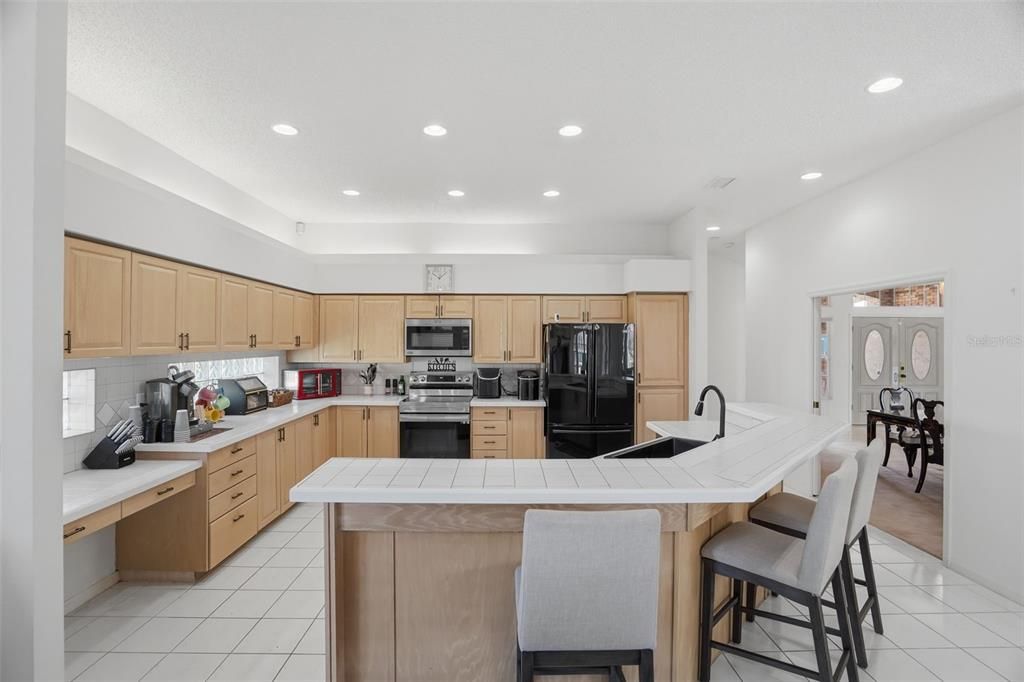 For Sale: $850,000 (3 beds, 3 baths, 3214 Square Feet)