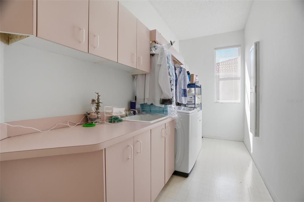 For Sale: $850,000 (3 beds, 3 baths, 3214 Square Feet)