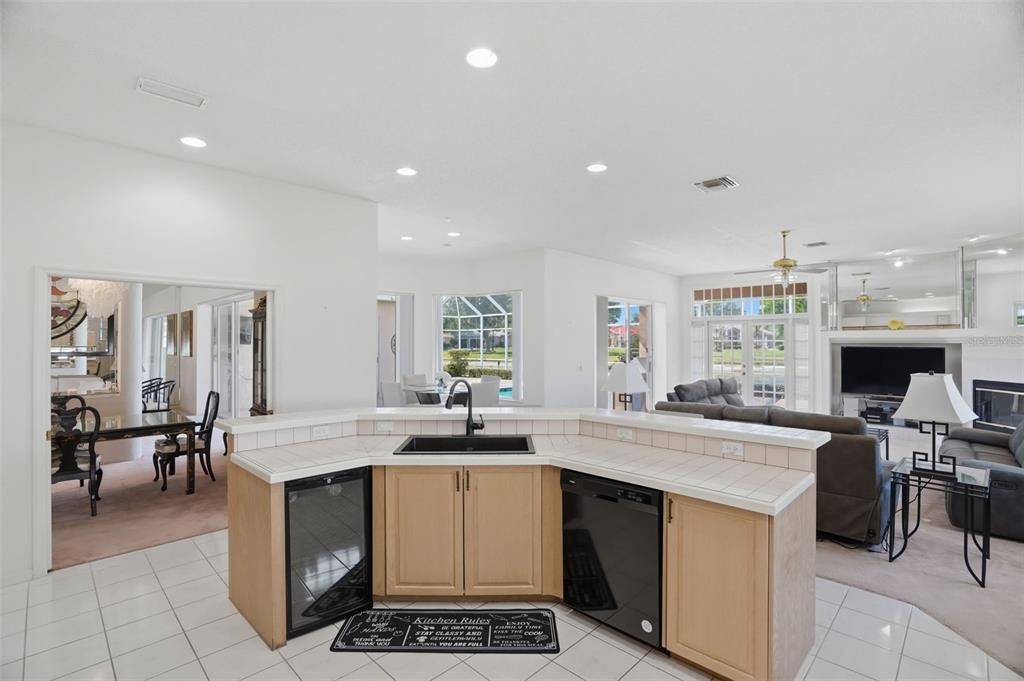 For Sale: $850,000 (3 beds, 3 baths, 3214 Square Feet)