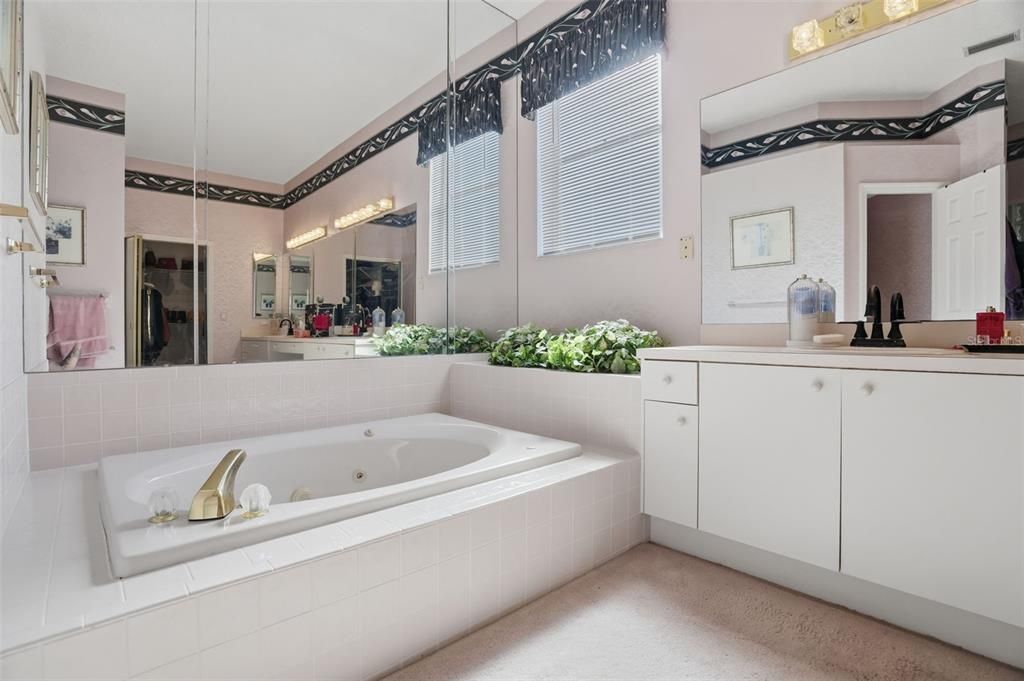 For Sale: $850,000 (3 beds, 3 baths, 3214 Square Feet)