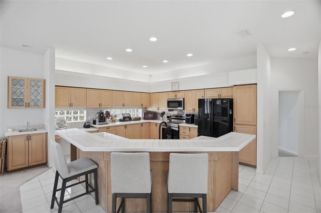 For Sale: $850,000 (3 beds, 3 baths, 3214 Square Feet)