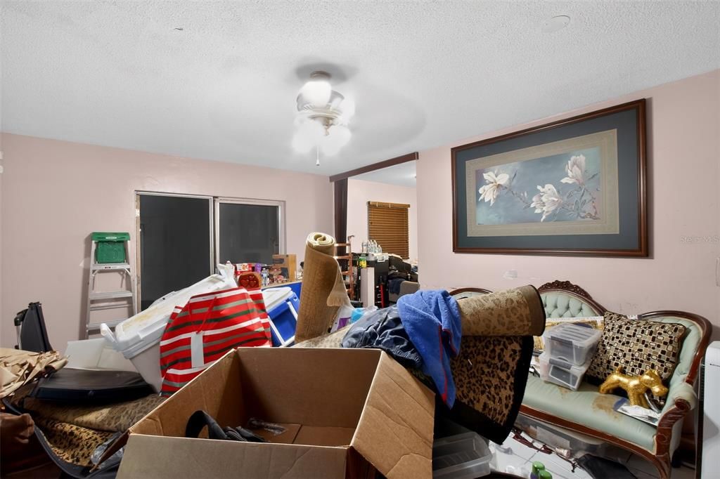 For Sale: $207,000 (3 beds, 2 baths, 1285 Square Feet)