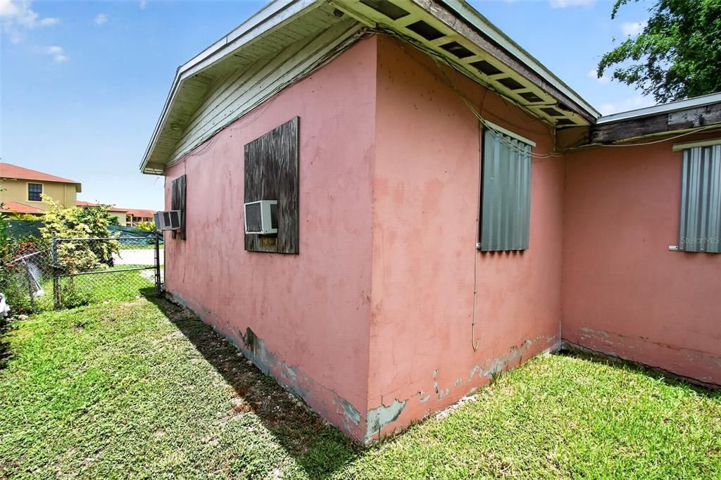 For Sale: $207,000 (3 beds, 2 baths, 1285 Square Feet)