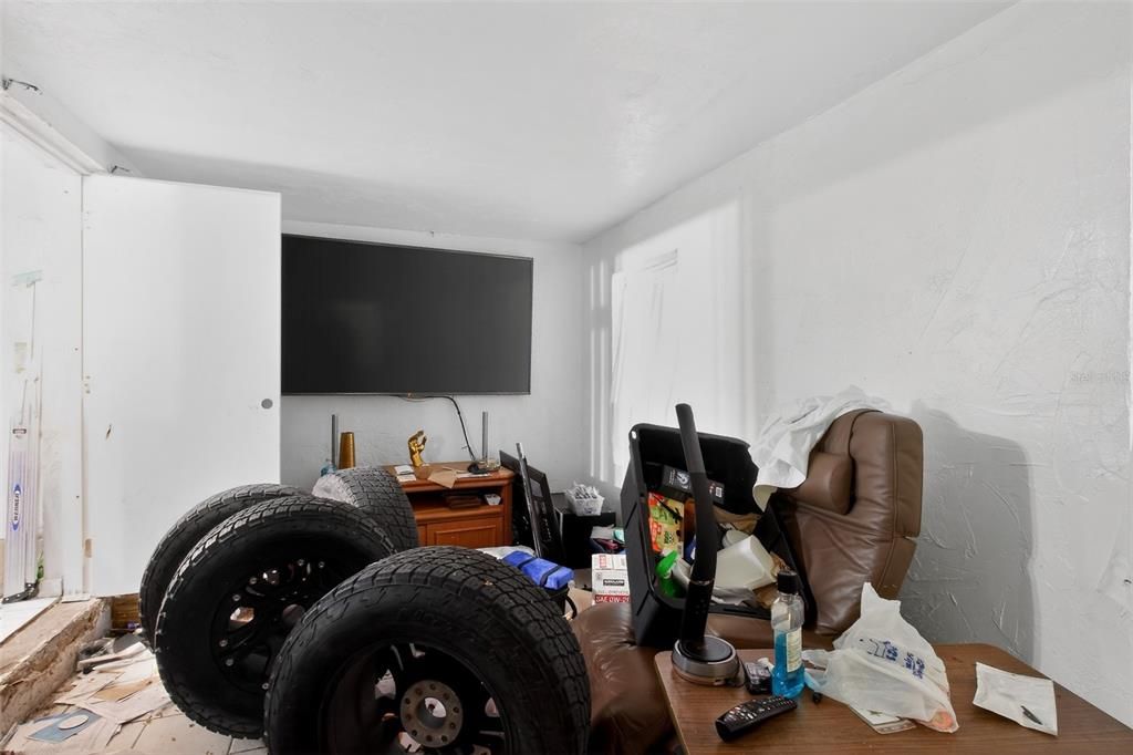 For Sale: $207,000 (3 beds, 2 baths, 1285 Square Feet)