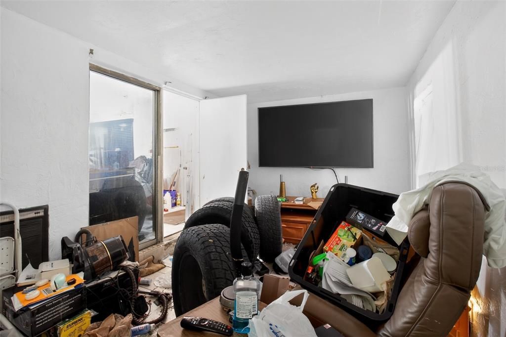 For Sale: $207,000 (3 beds, 2 baths, 1285 Square Feet)