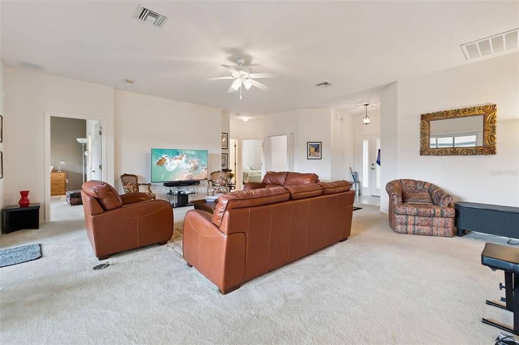 For Sale: $334,900 (3 beds, 2 baths, 1700 Square Feet)