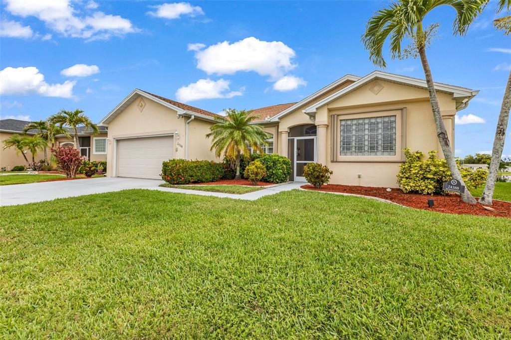 For Sale: $335,000 (3 beds, 2 baths, 1574 Square Feet)
