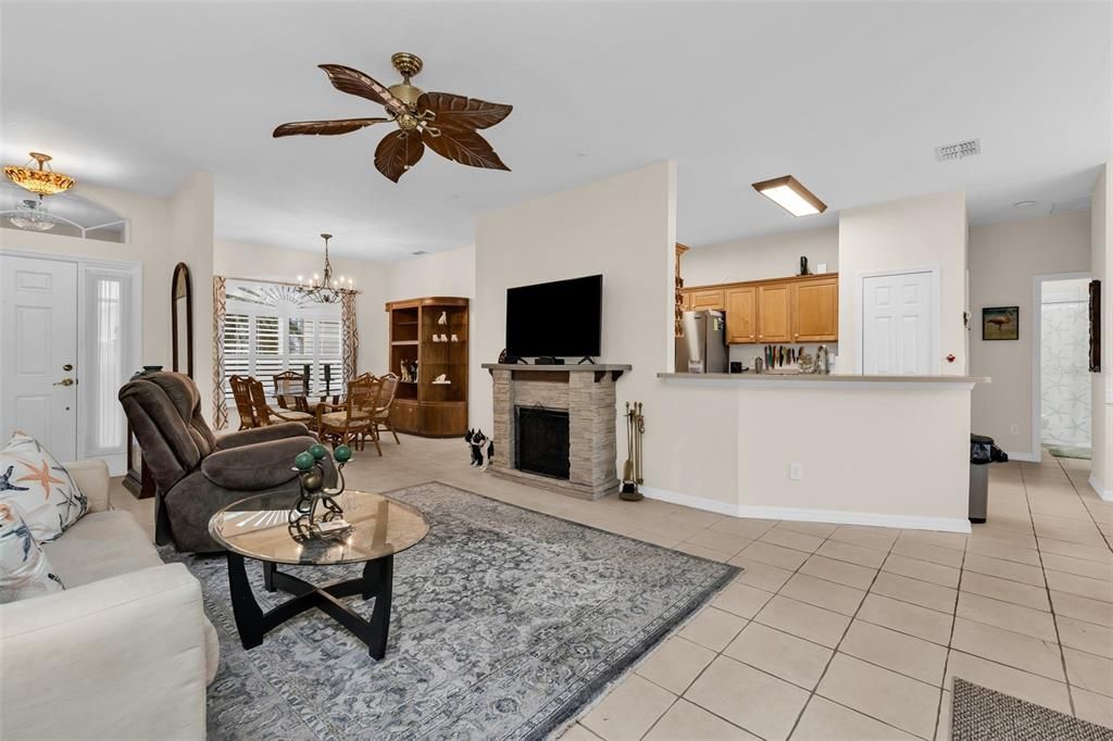 For Sale: $335,000 (3 beds, 2 baths, 1574 Square Feet)