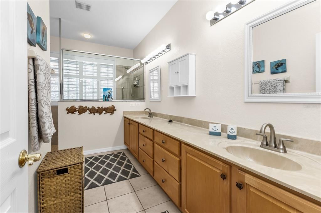 For Sale: $335,000 (3 beds, 2 baths, 1574 Square Feet)